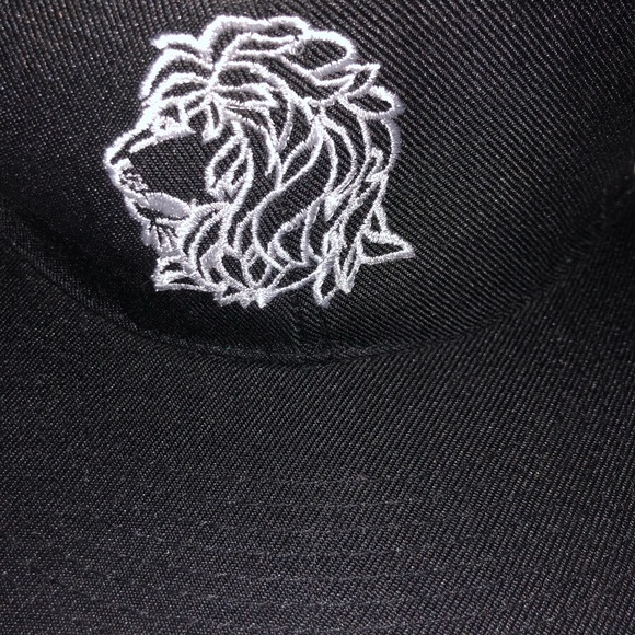 Lions head Cap Snap Back - Picture 4 of 8